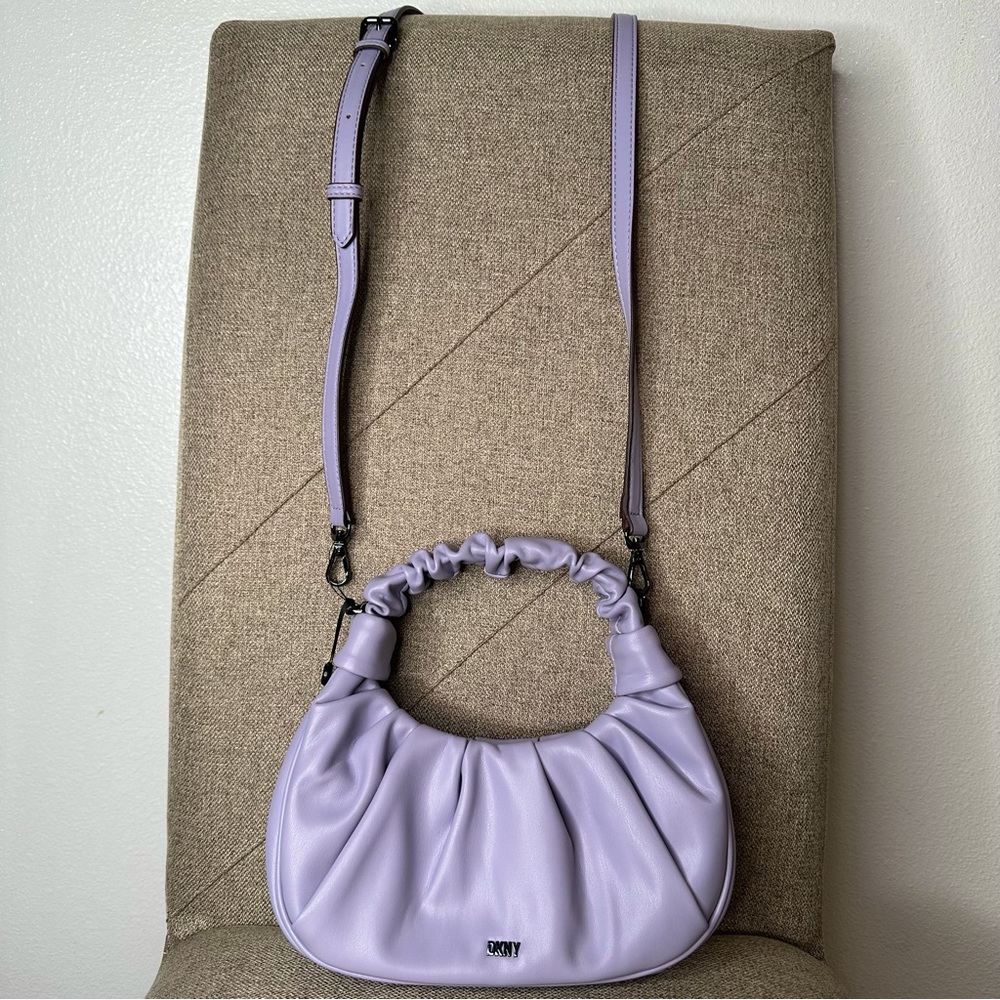 DKNY handbag. Color lilac 1SZ